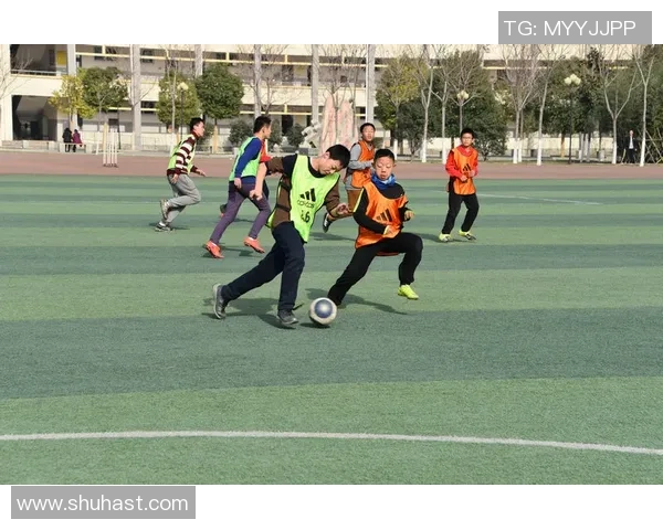 粉色足球明星的魅力与成就揭示了运动与时尚的完美结合