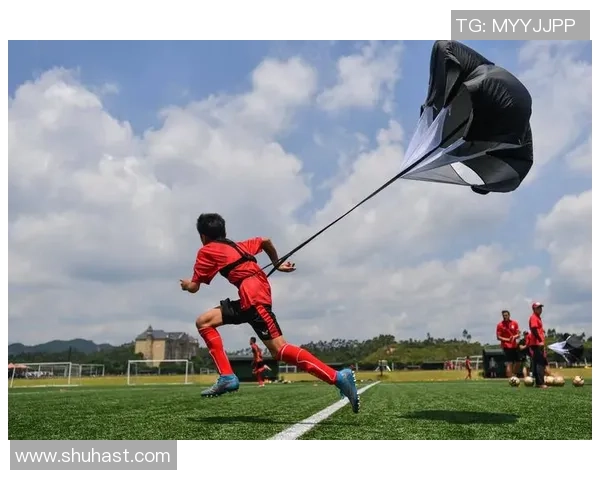 足球明星走进中国校园传授足球技艺点燃年轻梦想